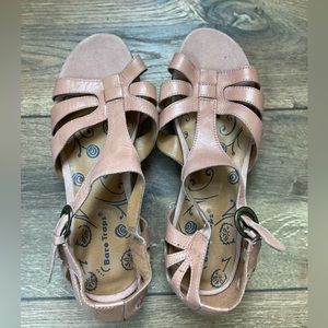 NWOT BareTraps Pink Leather Sandal